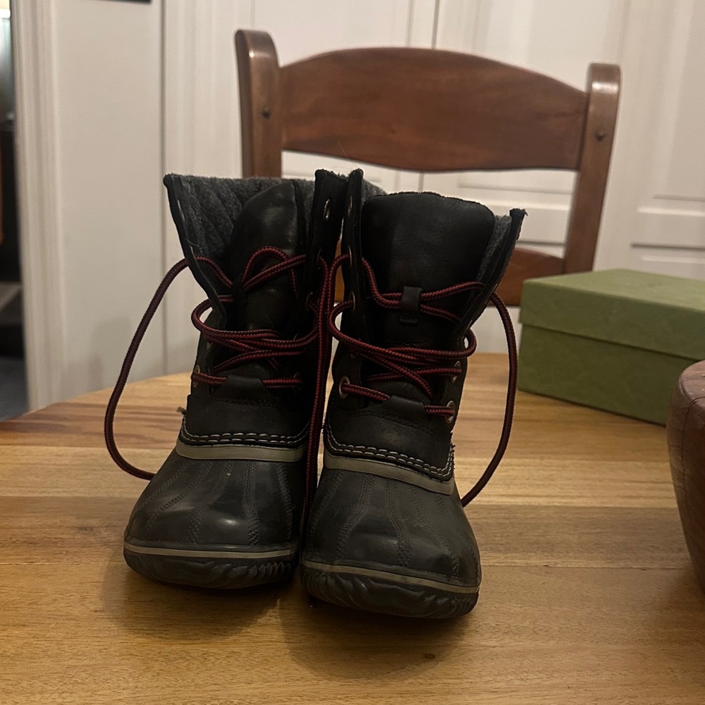 Sorel Black and Brown Lace-Up Boots